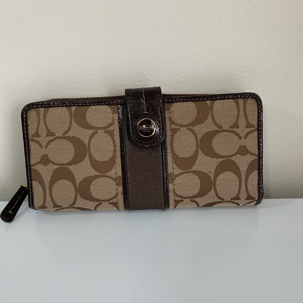 COACH wallet / clutch handbag with lots of space!